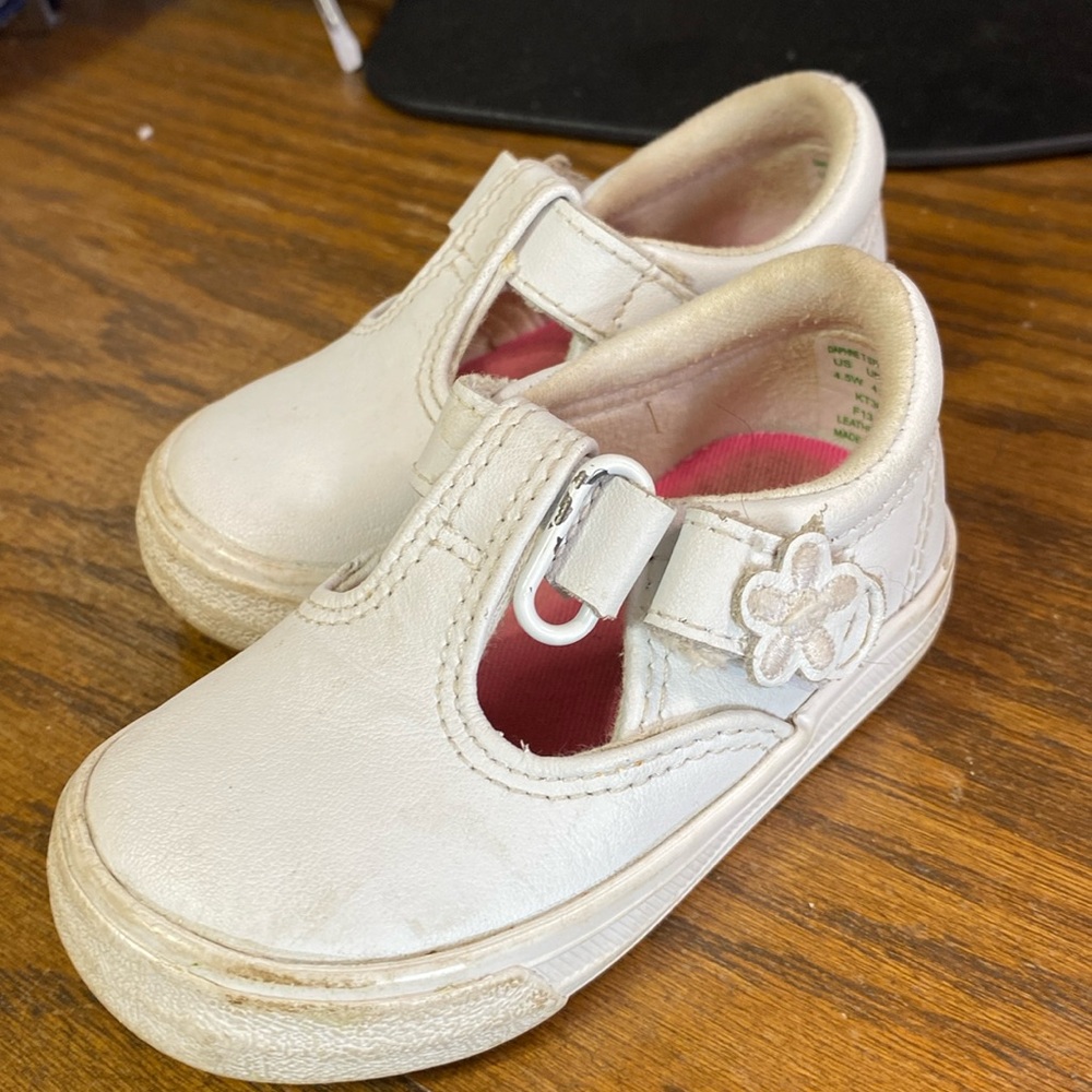 Little white keds